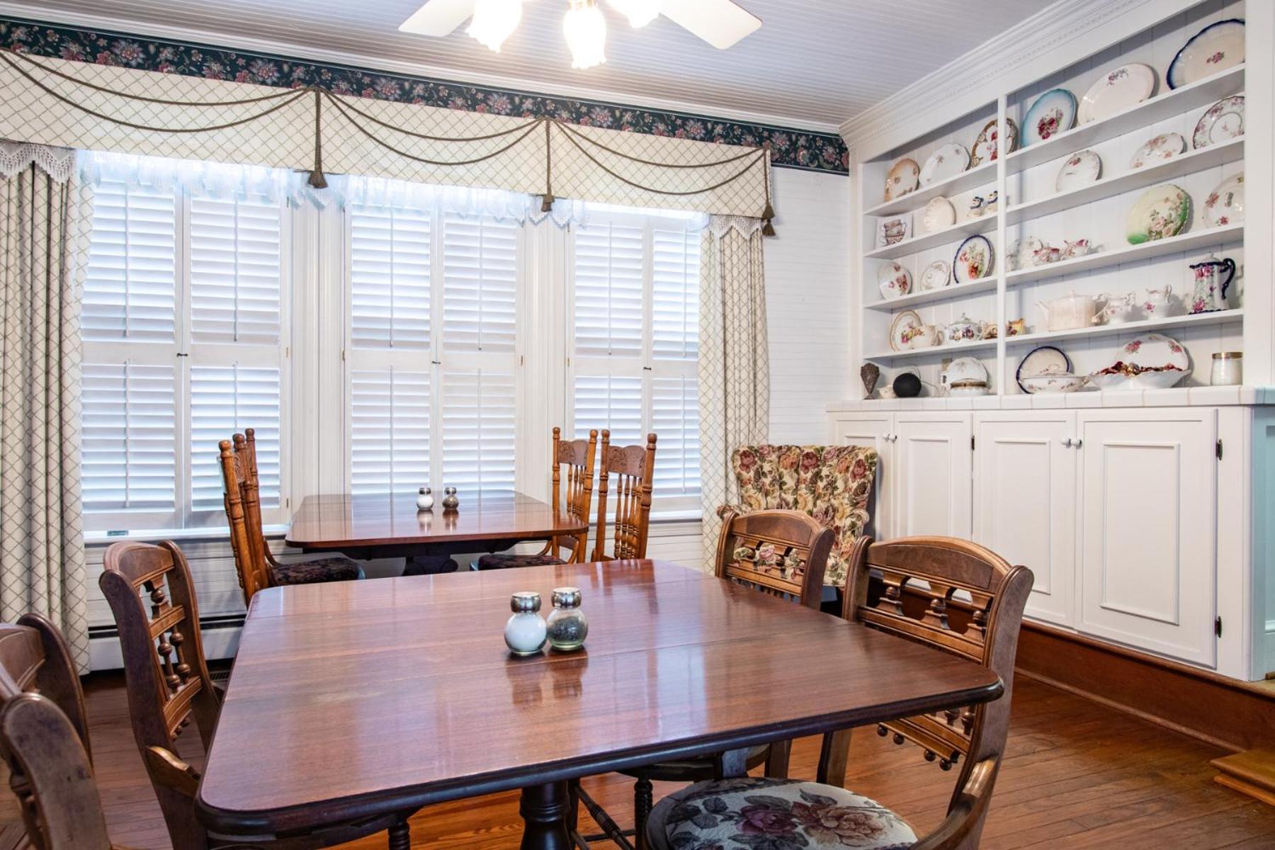 כריסטיאנסבורג The Oaks Victorian Inn מראה חיצוני תמונה