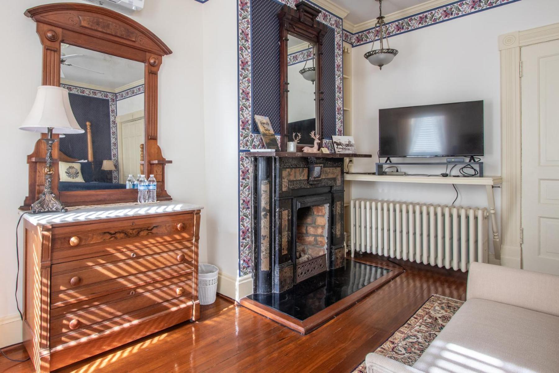כריסטיאנסבורג The Oaks Victorian Inn מראה חיצוני תמונה