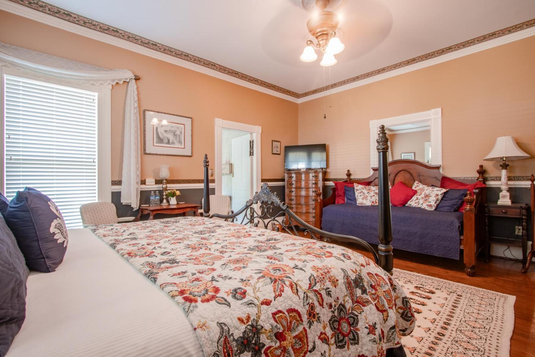 כריסטיאנסבורג The Oaks Victorian Inn מראה חיצוני תמונה