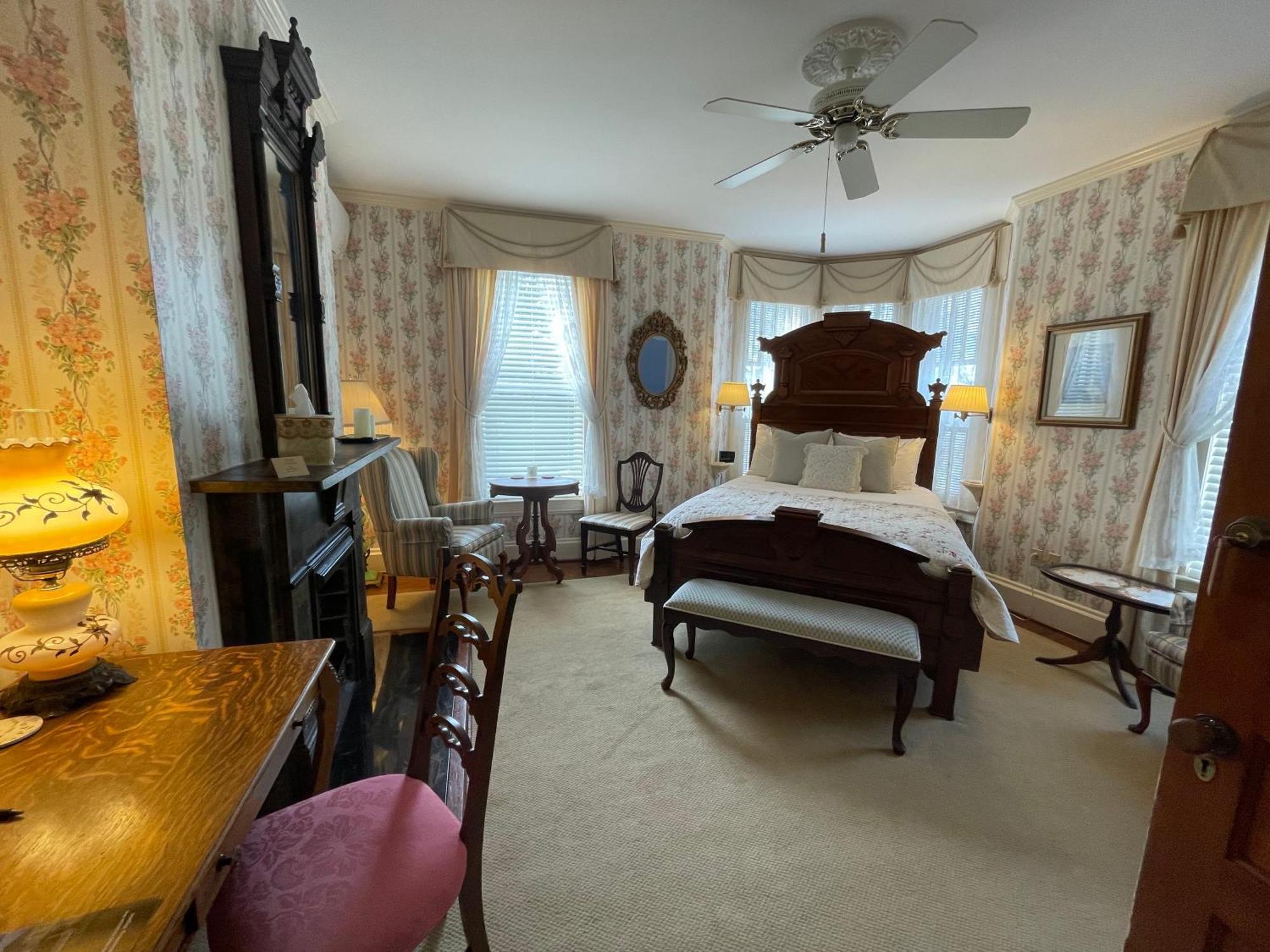 כריסטיאנסבורג The Oaks Victorian Inn מראה חיצוני תמונה