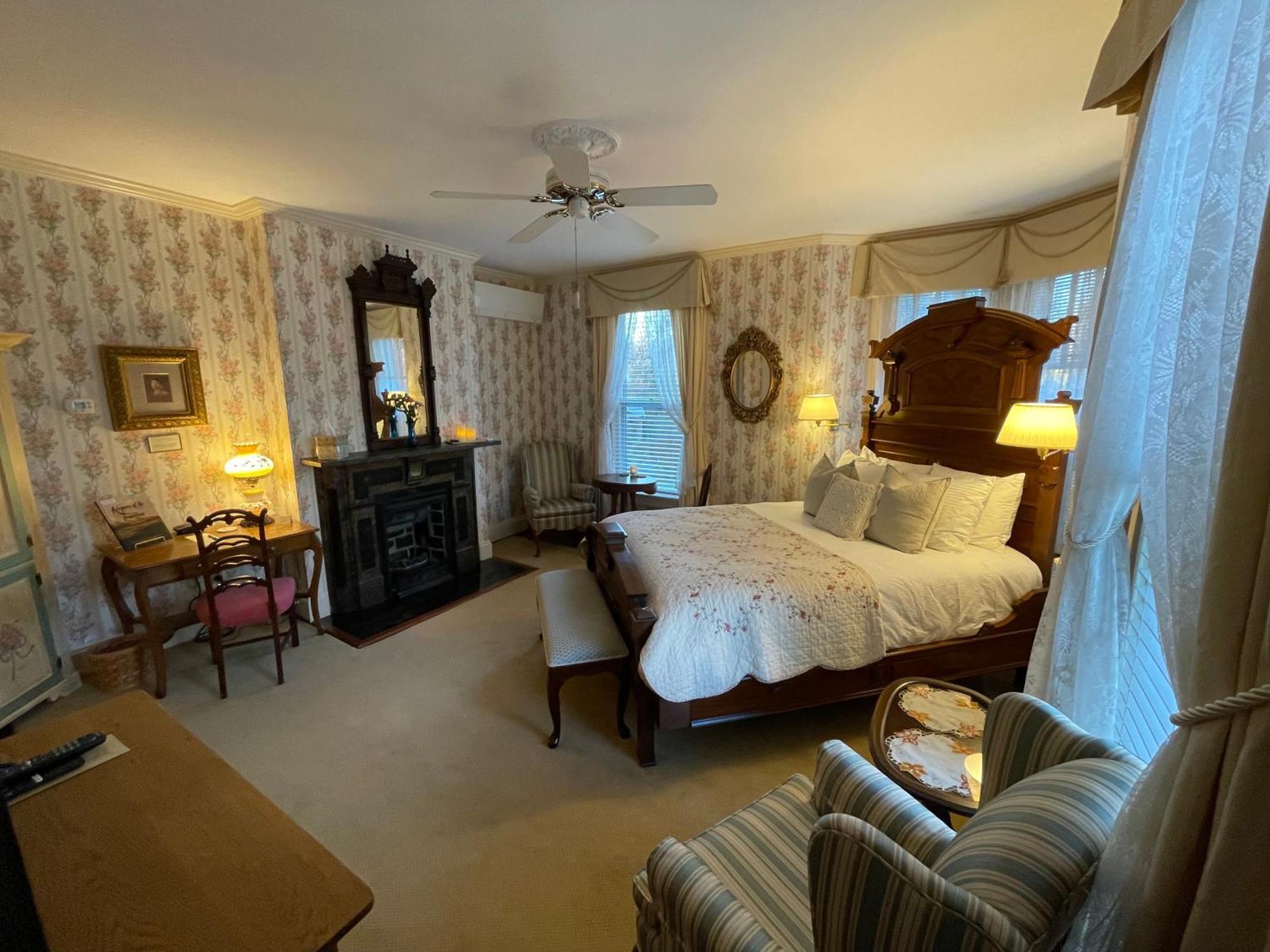 כריסטיאנסבורג The Oaks Victorian Inn מראה חיצוני תמונה