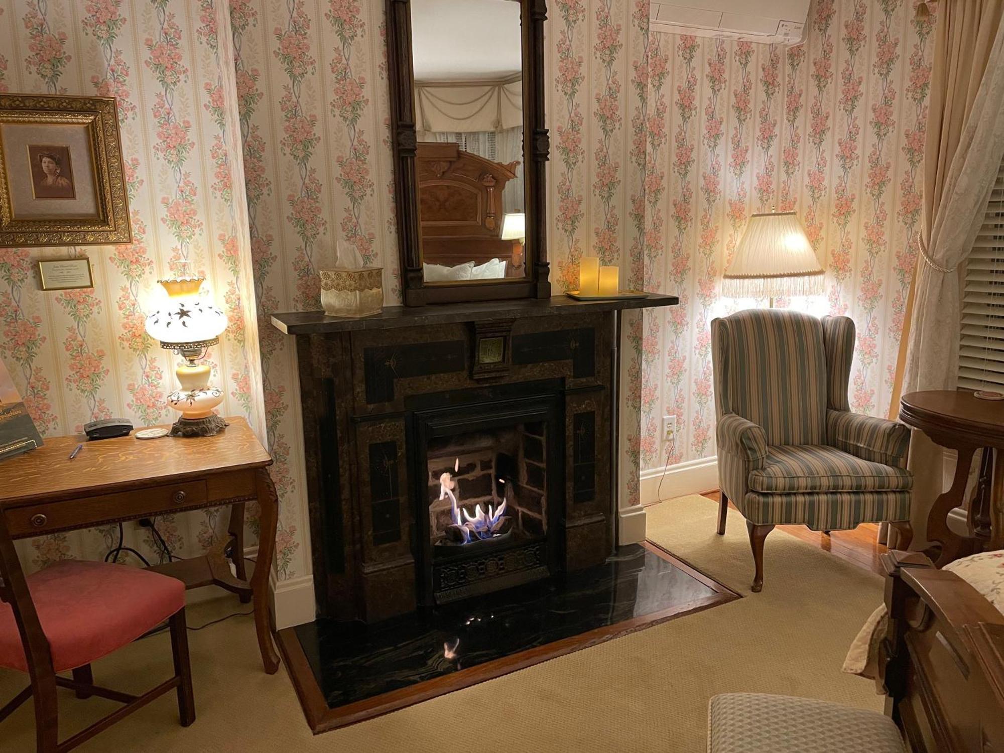 כריסטיאנסבורג The Oaks Victorian Inn מראה חיצוני תמונה